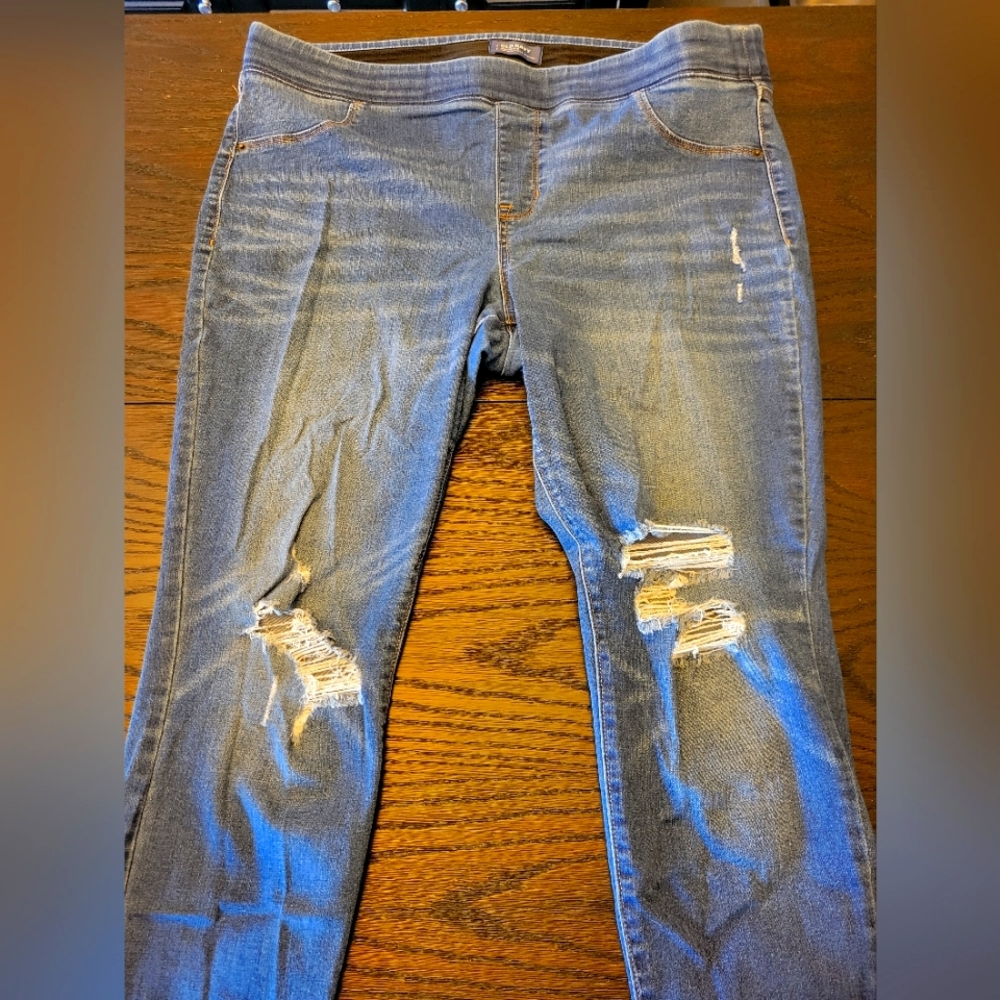 Old navy distressed jegging